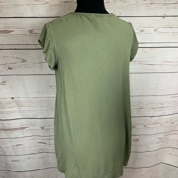 3/$25 Ellen Tracy tee - Picture 3 of 6